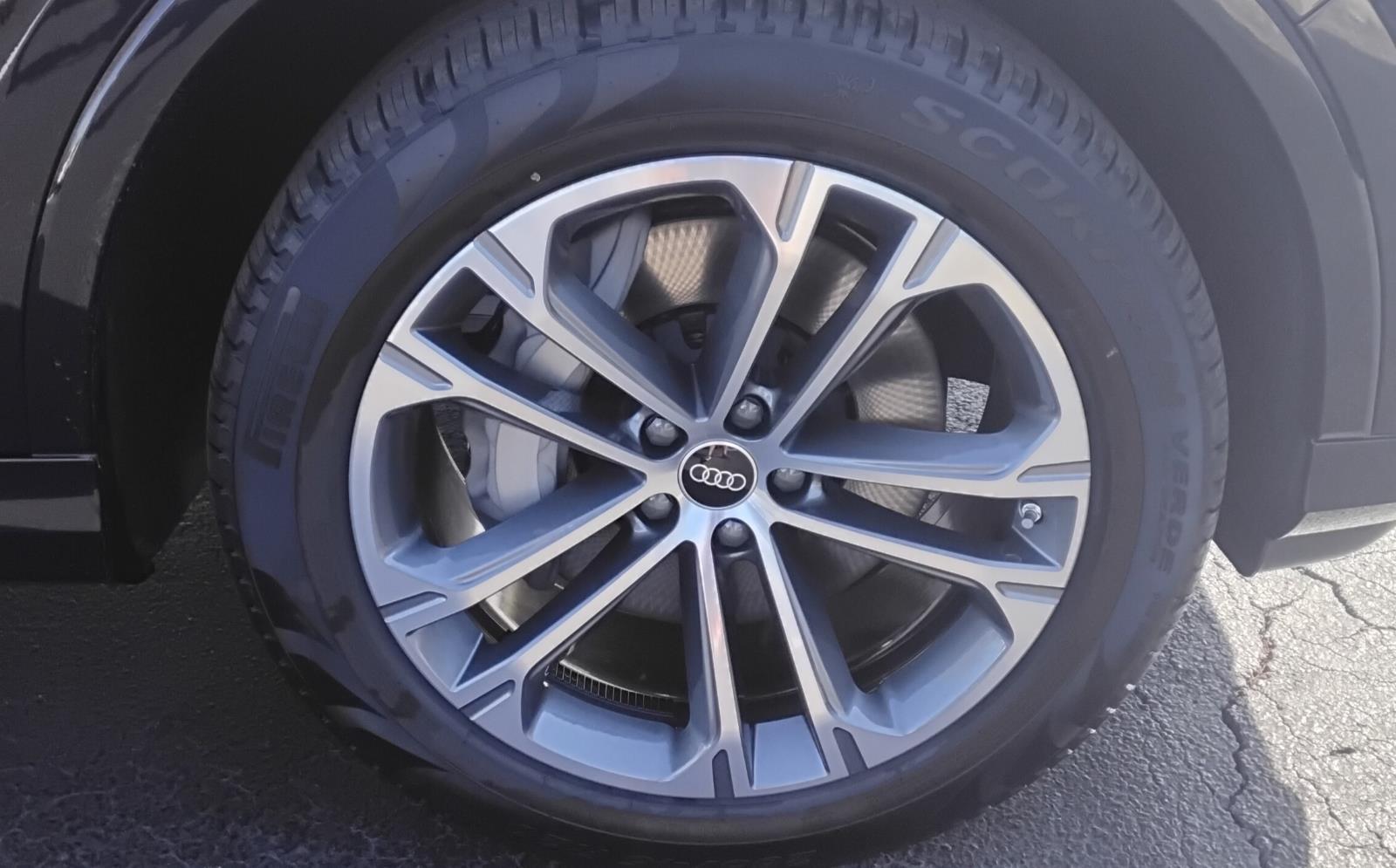 2026 Audi Q7 Premium