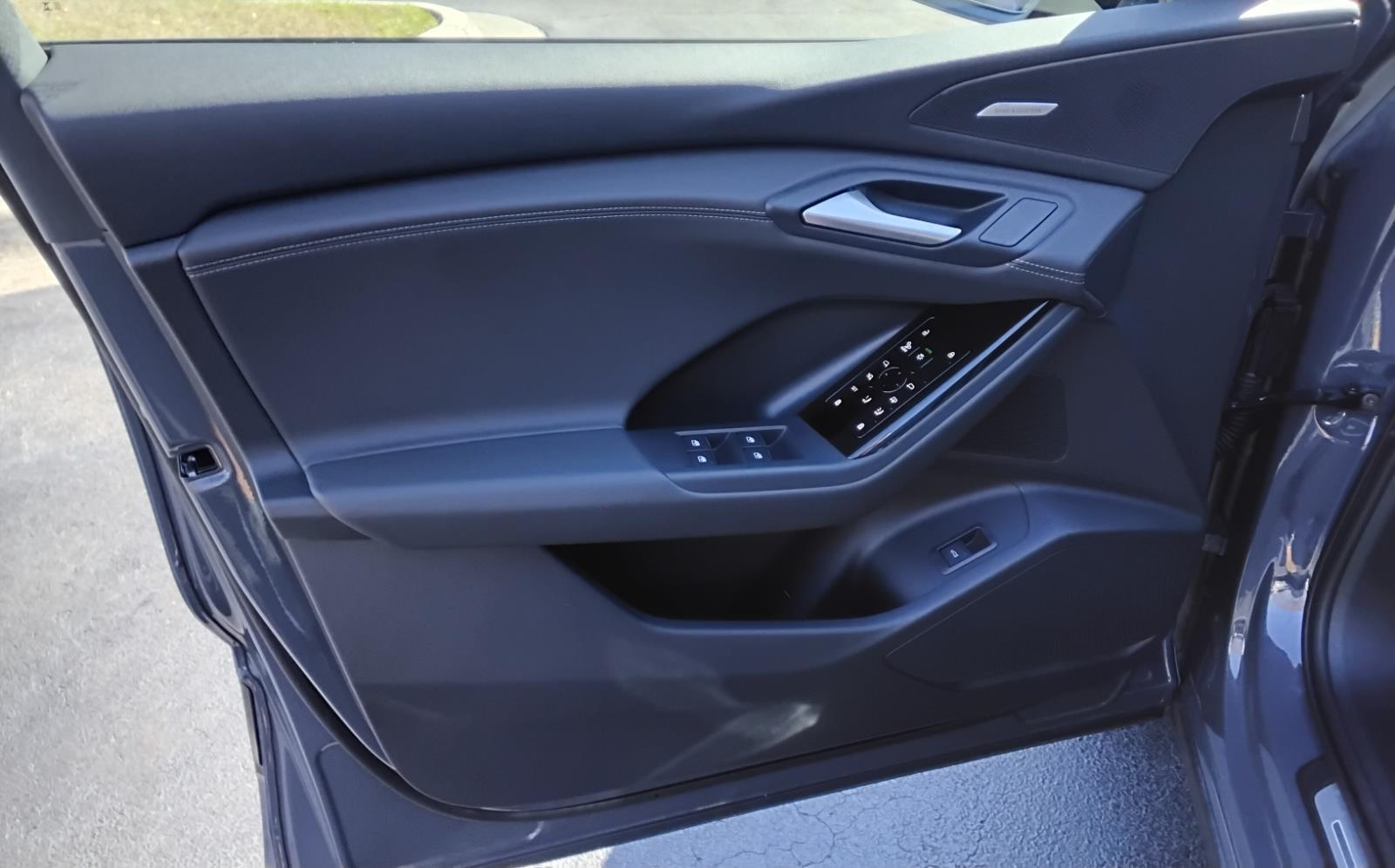 2025 Audi Q6 e-tron Premium Plus