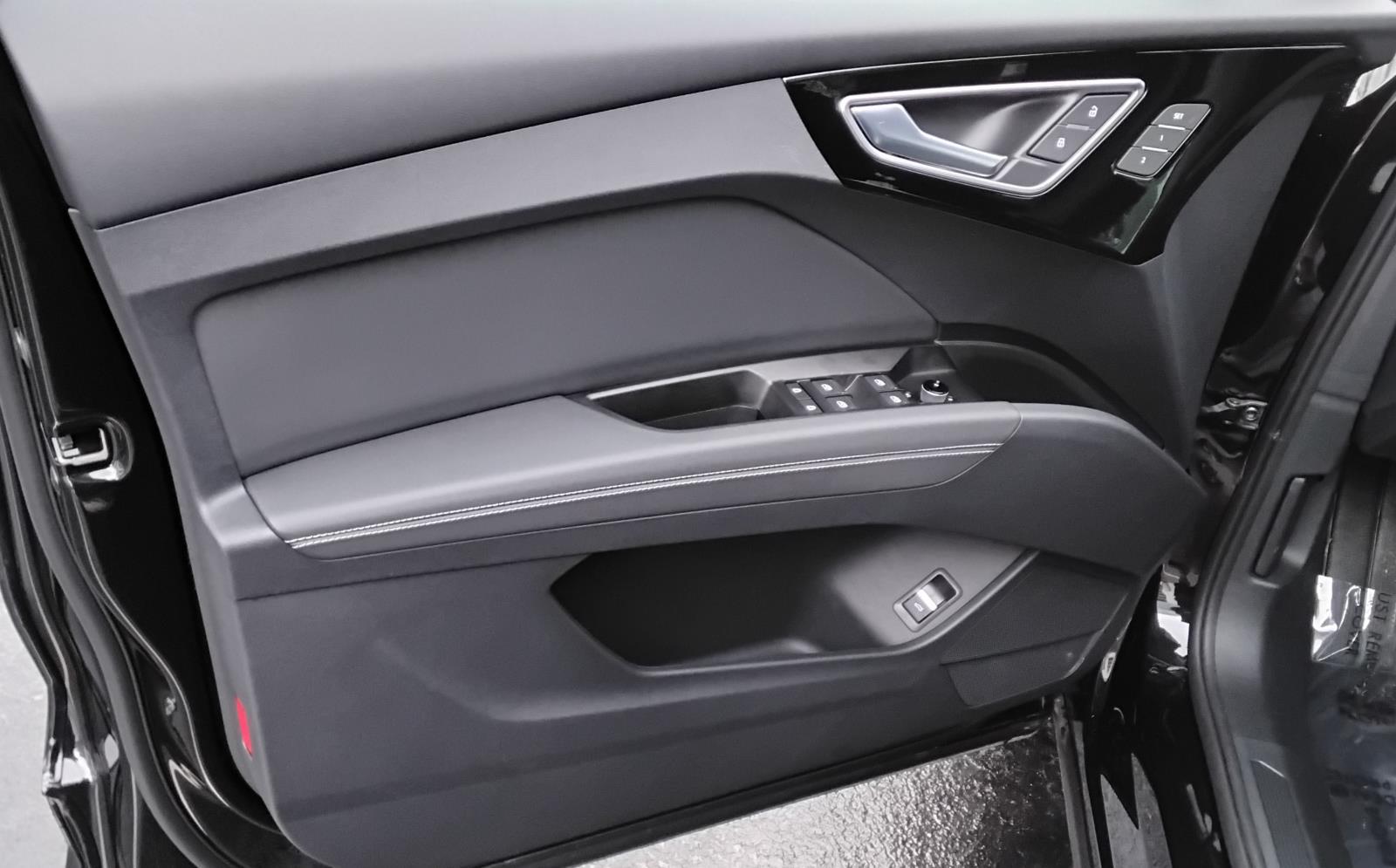 2025 Audi Q4 e-tron Premium