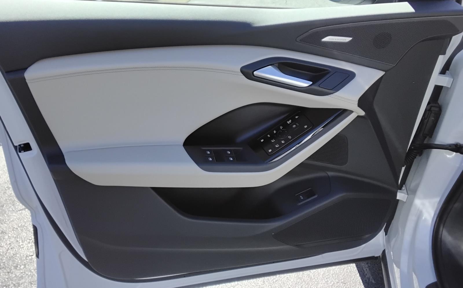 2025 Audi Q6 e-tron Premium Plus