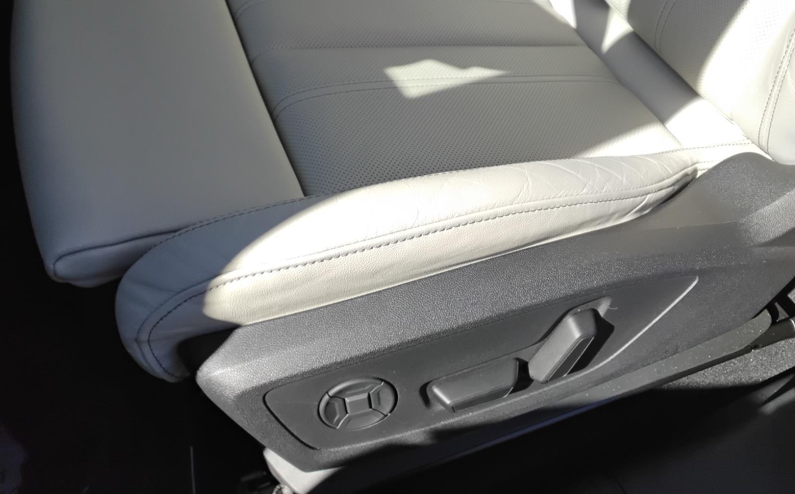 2025 Audi Q6 e-tron Premium Plus