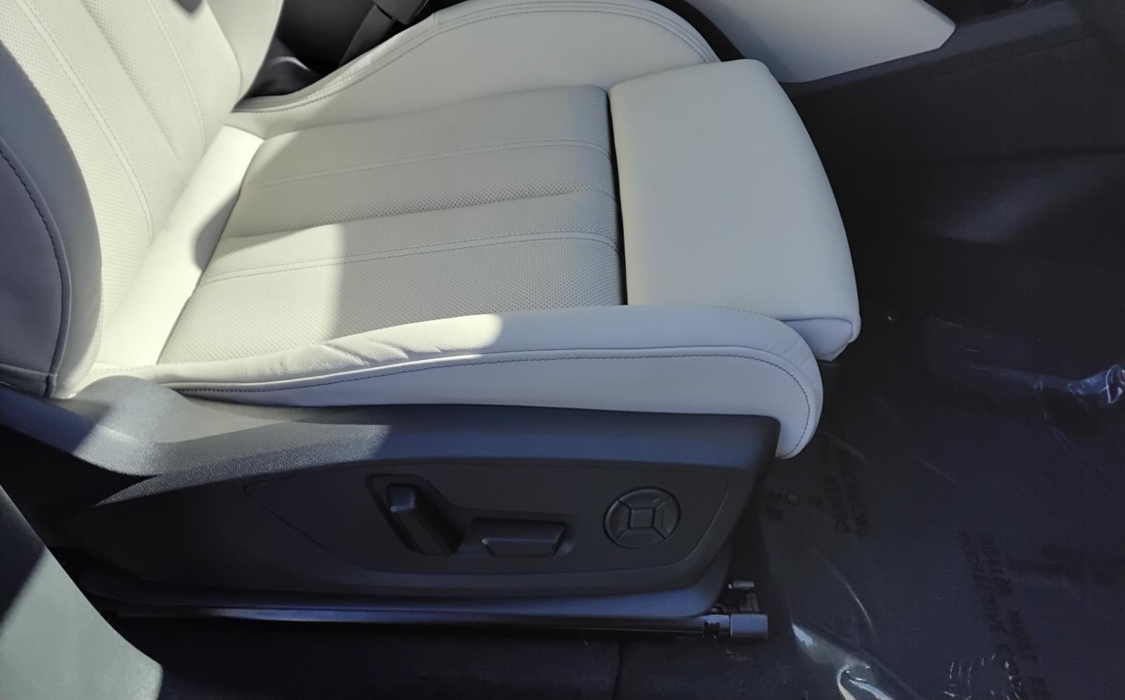 2025 Audi Q6 e-tron Premium Plus