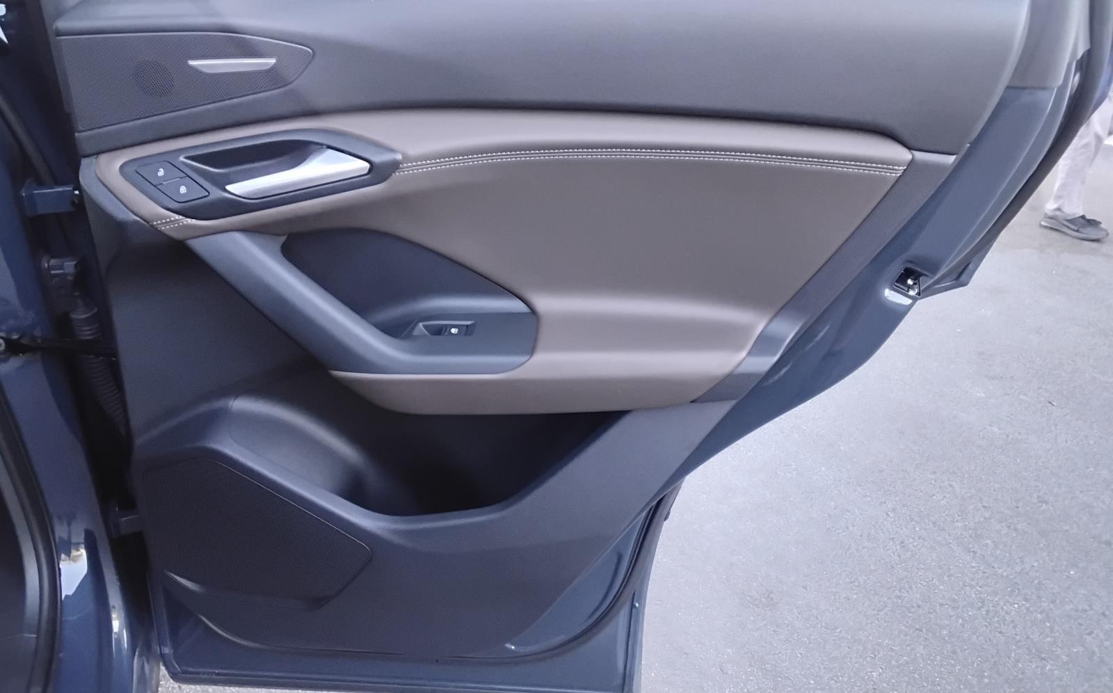 2025 Audi Q6 e-tron Premium Plus