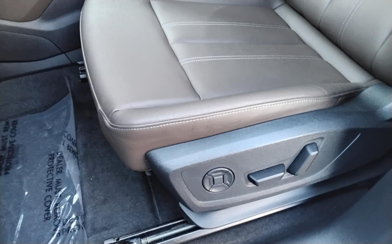 2025 Audi Q6 e-tron Premium Plus