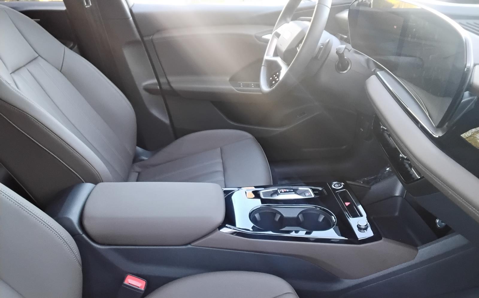 2025 Audi Q6 e-tron Premium Plus