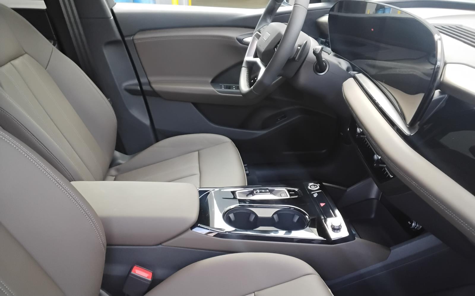 2025 Audi Q6 e-tron Premium