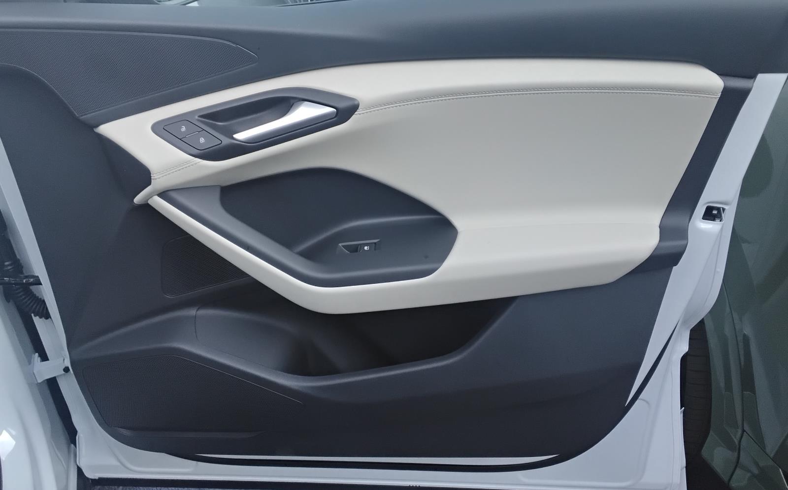 2025 Audi Q6 e-tron Premium