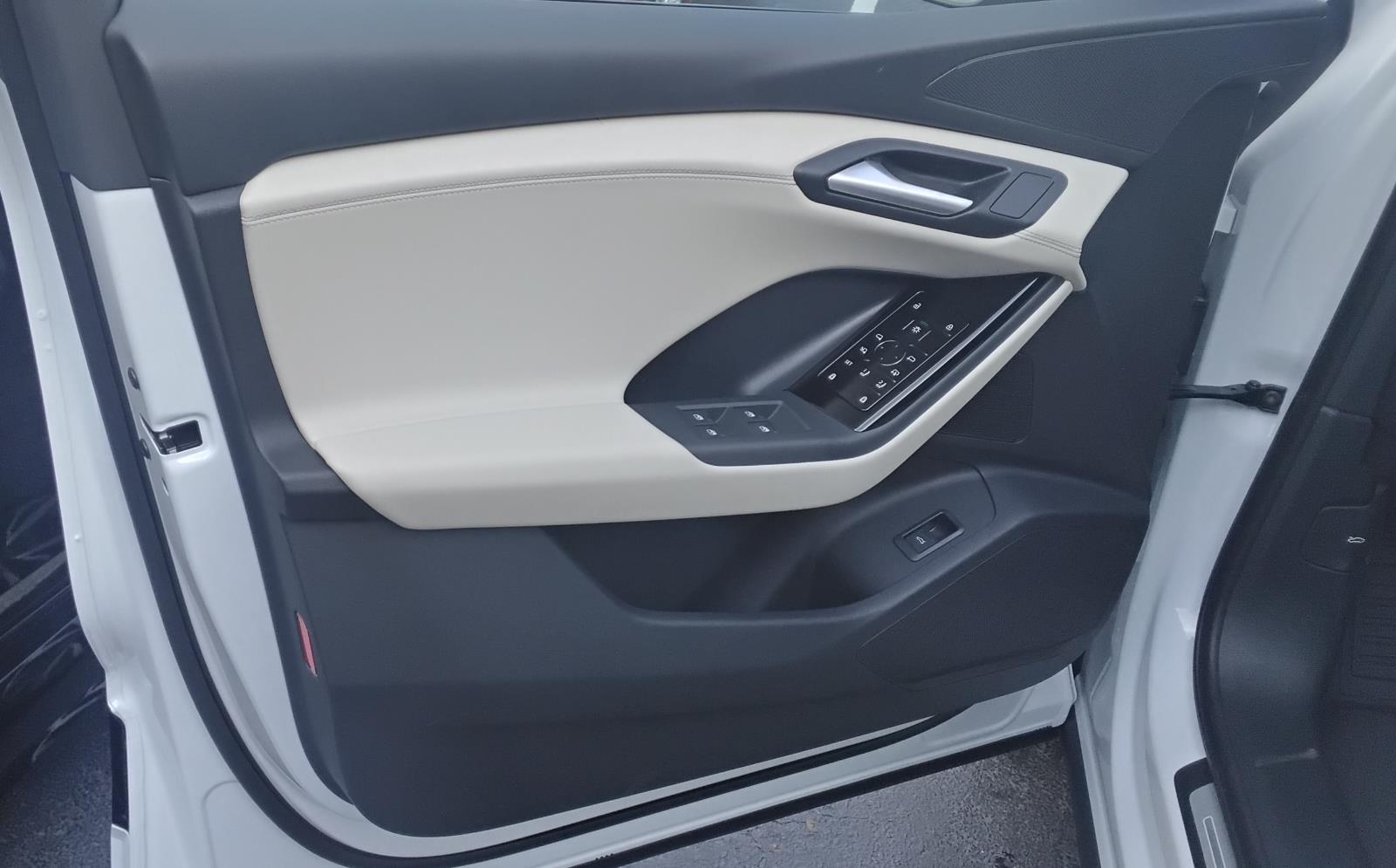 2025 Audi Q6 e-tron Premium