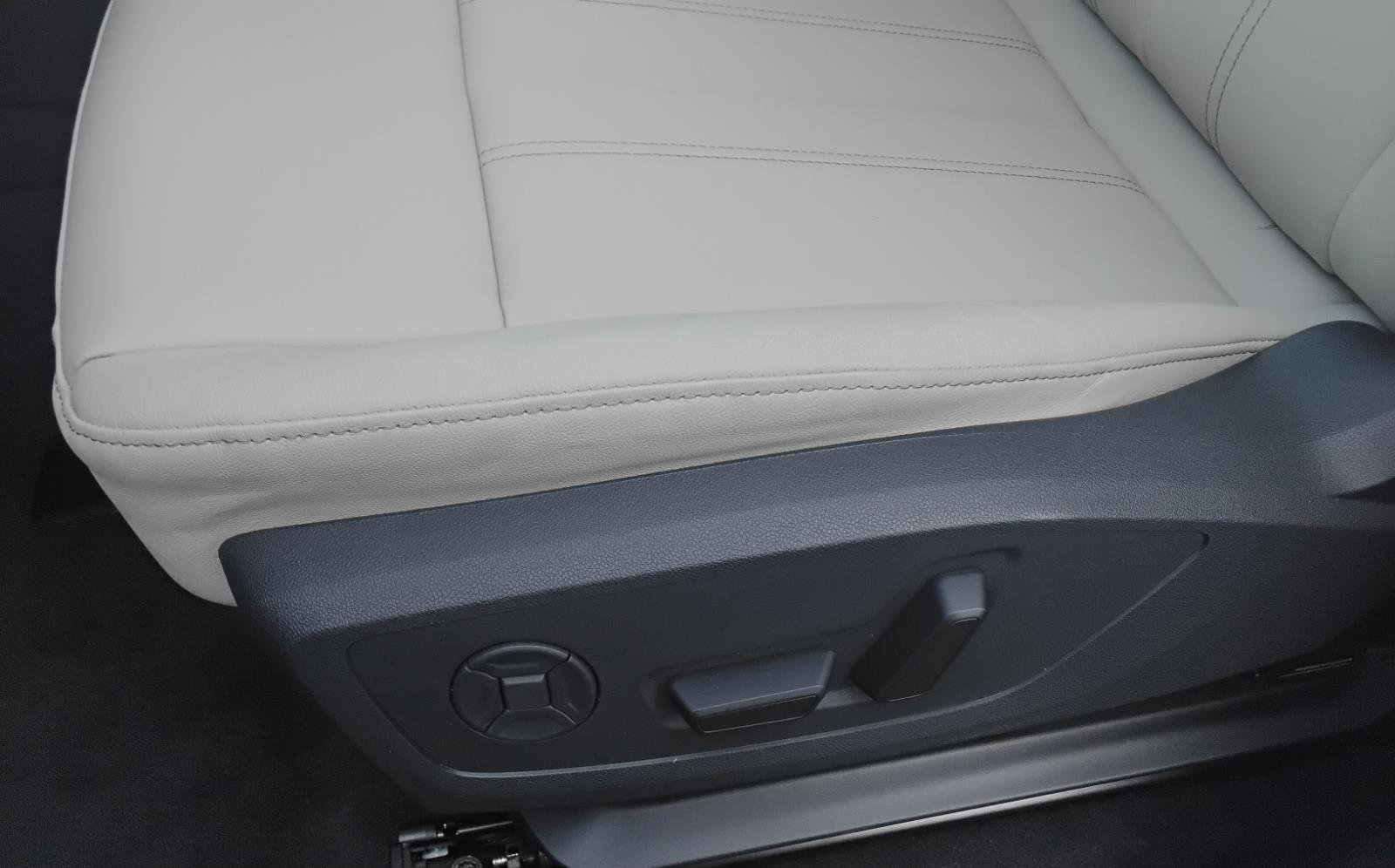 2025 Audi Q6 e-tron Premium