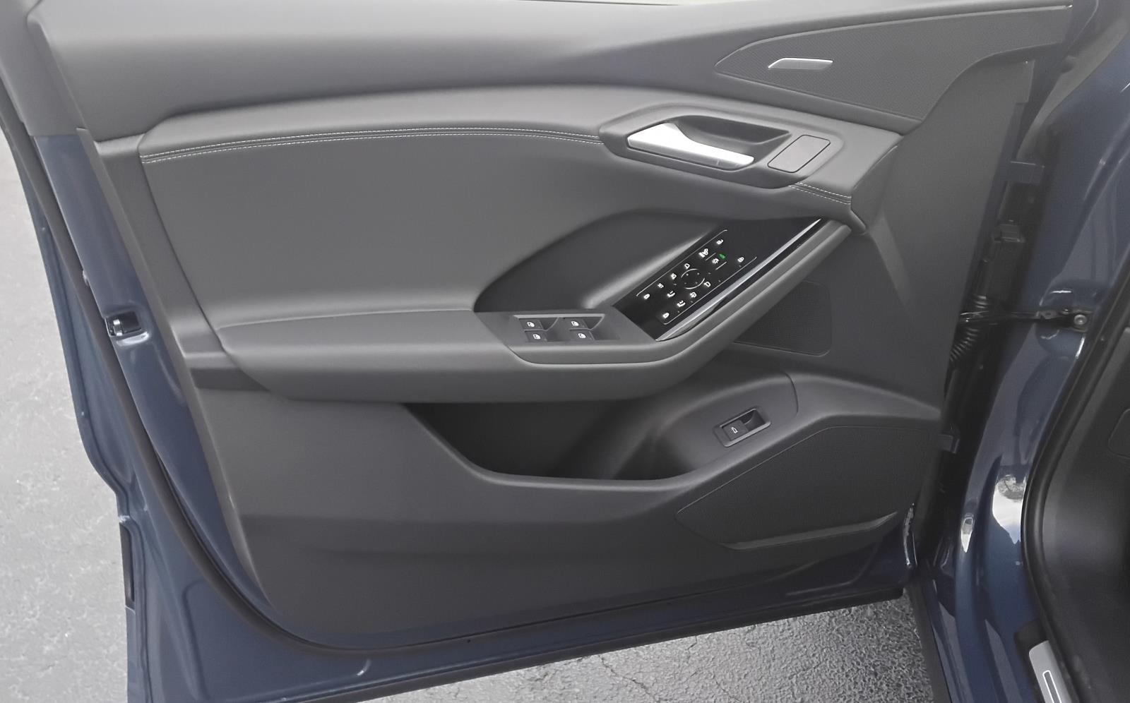 2025 Audi Q6 e-tron Premium Plus