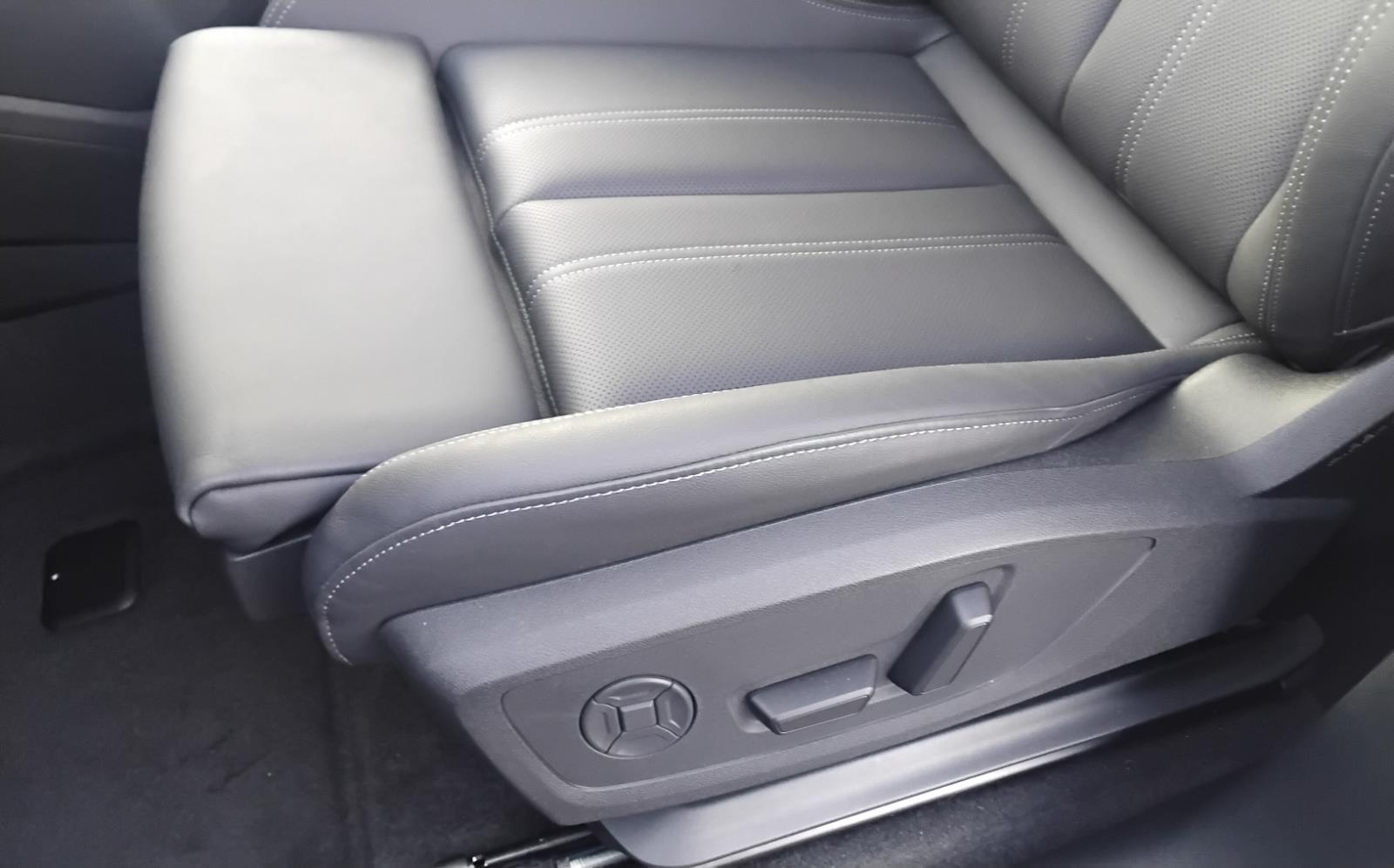 2025 Audi Q6 e-tron Premium Plus