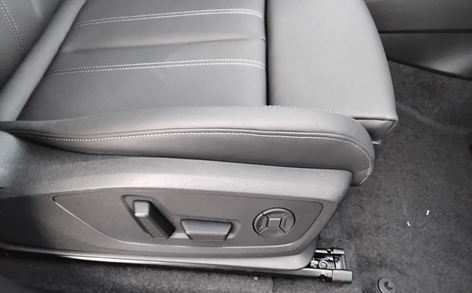 2025 Audi Q6 e-tron Premium Plus