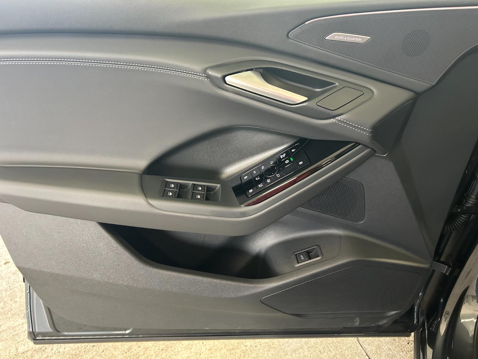 2025 Audi Q6 e-tron Premium Plus