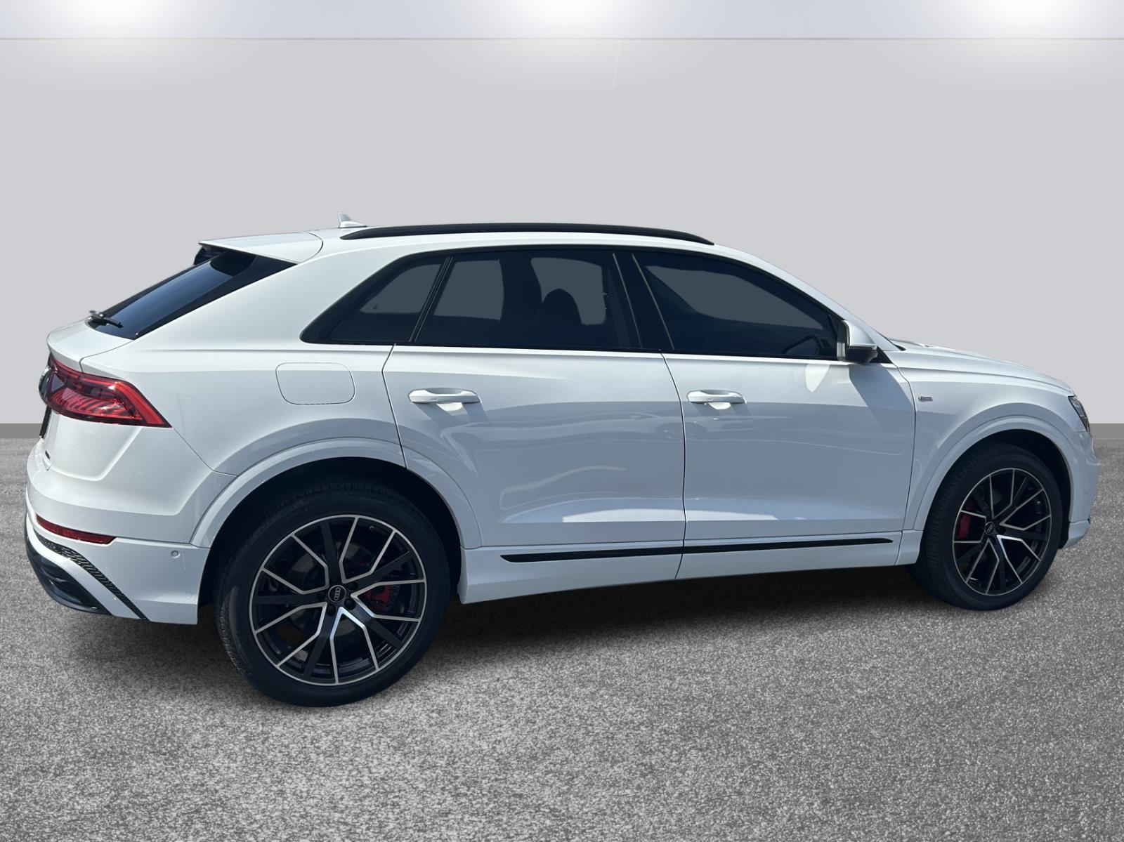 2023 Audi Q8 Premium Plus