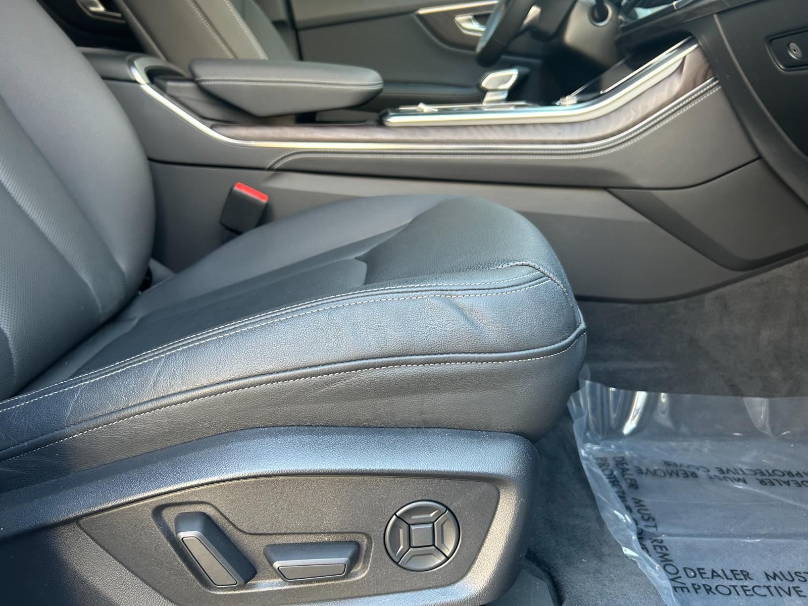 2023 Audi Q8 Premium Plus