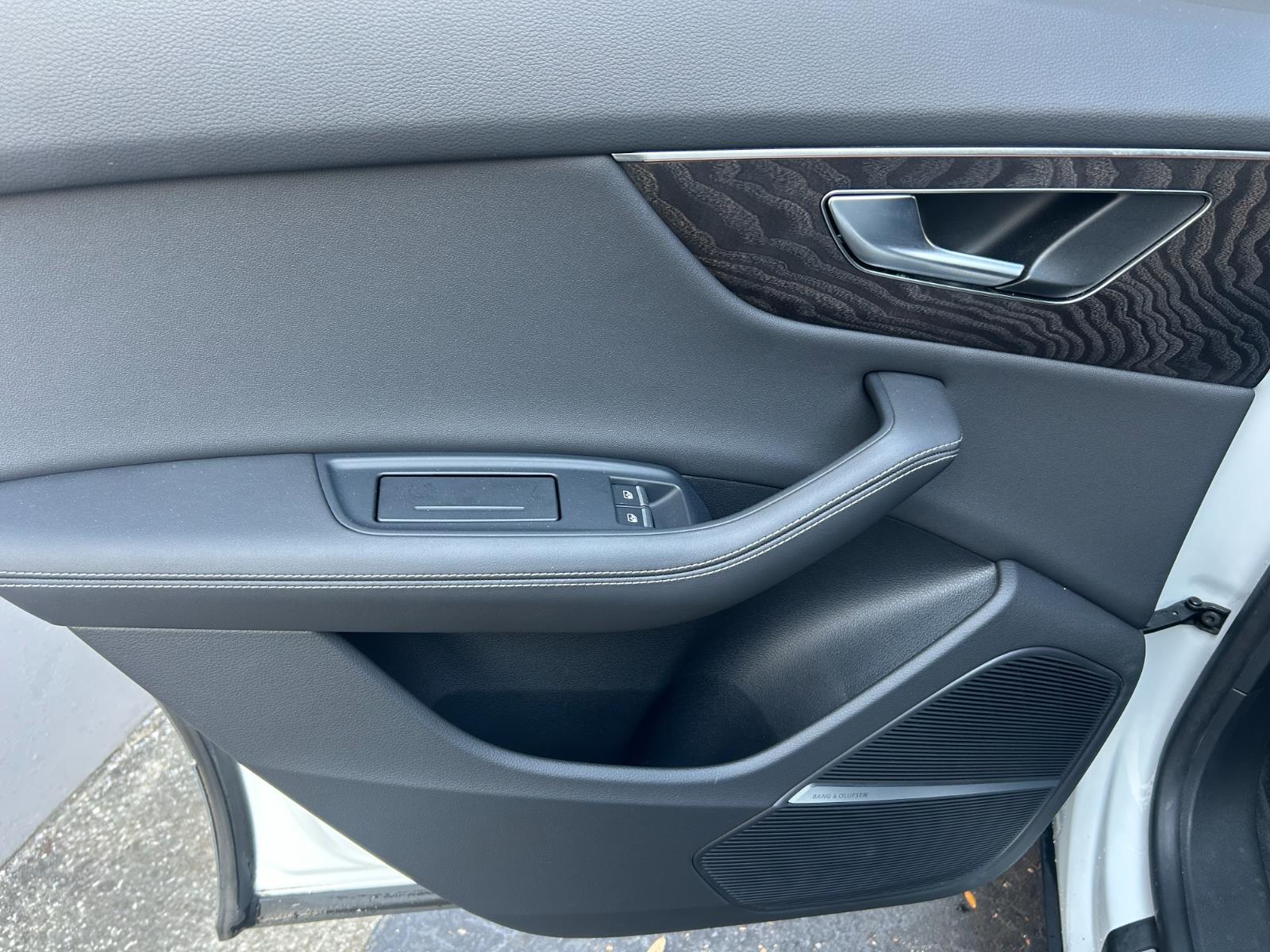 2023 Audi Q8 Premium Plus