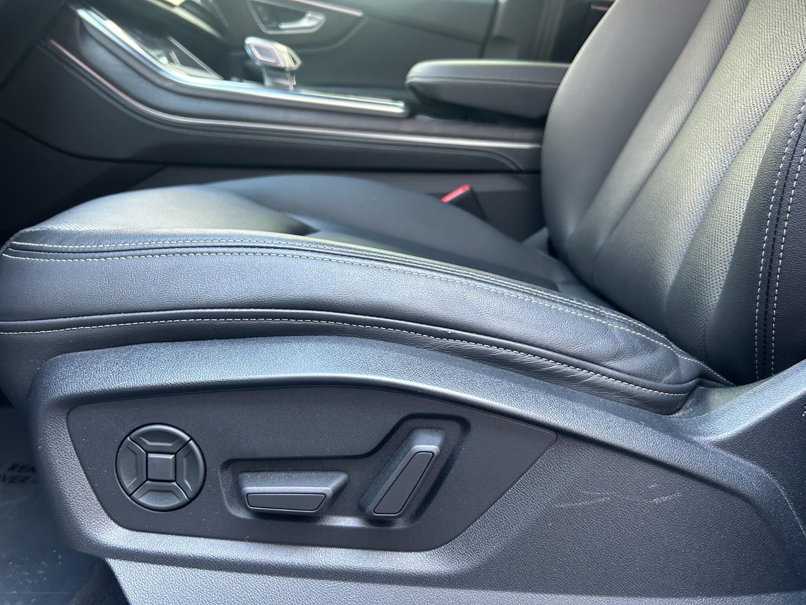 2023 Audi Q8 Premium Plus