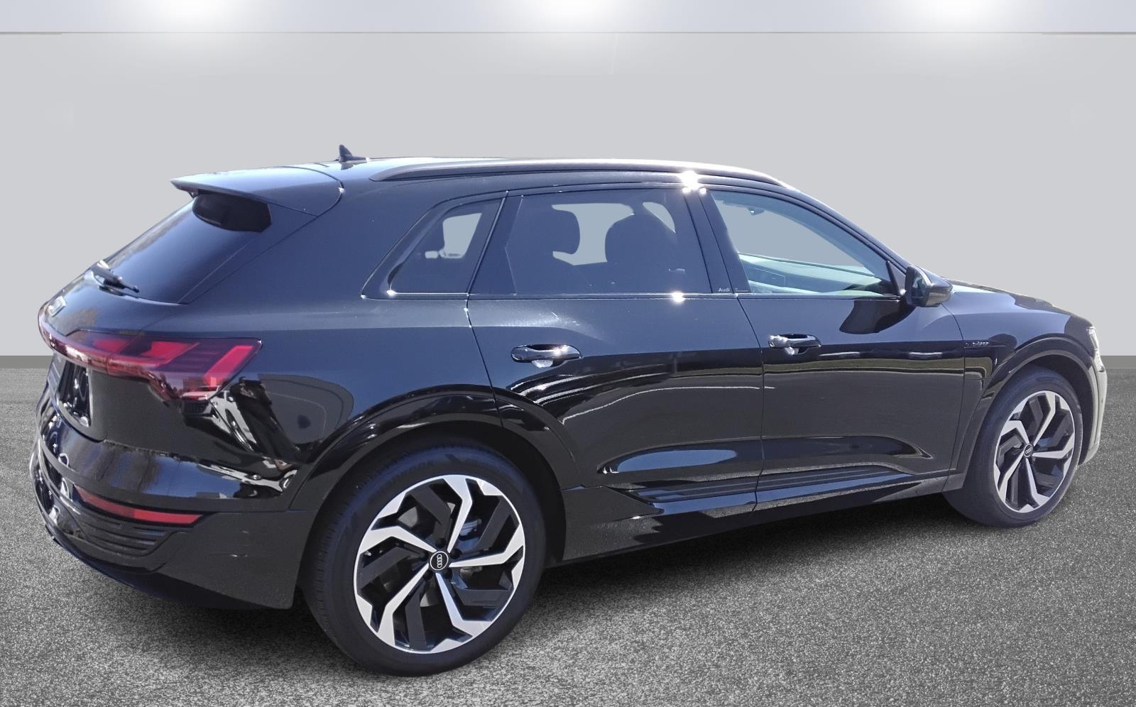 2024 AUDI Q8 E-TRON PREST