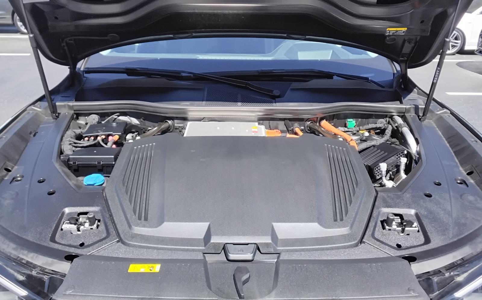 2024 AUDI Q8 E-TRON PREST