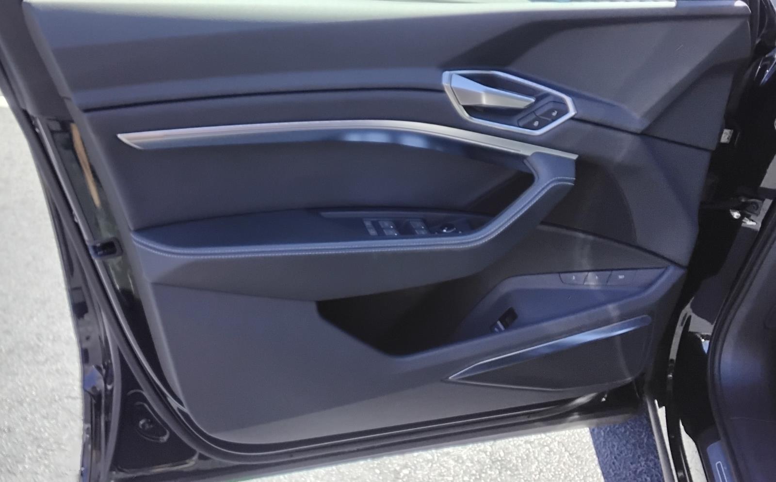 2024 AUDI Q8 E-TRON PREST