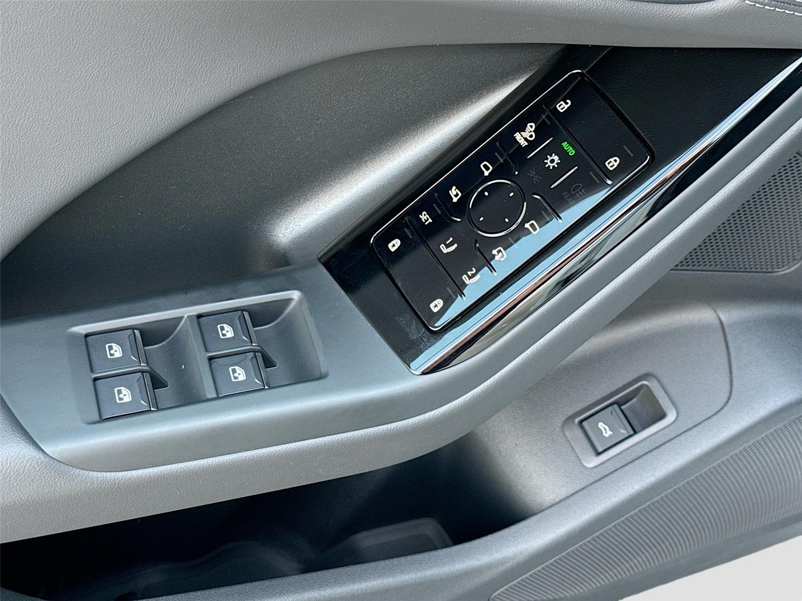 2025 Audi Q6 e-tron Premium Plus