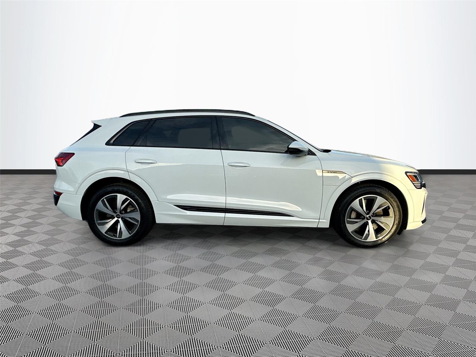2024 Audi Q8 e-tron Premium