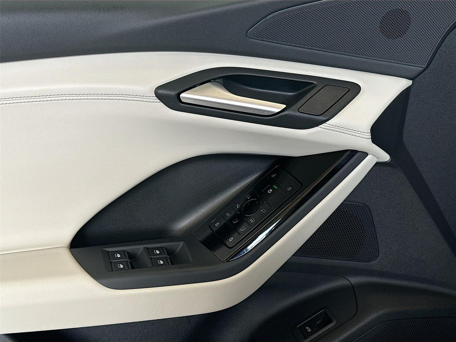 2025 Audi Q6 e-tron Premium