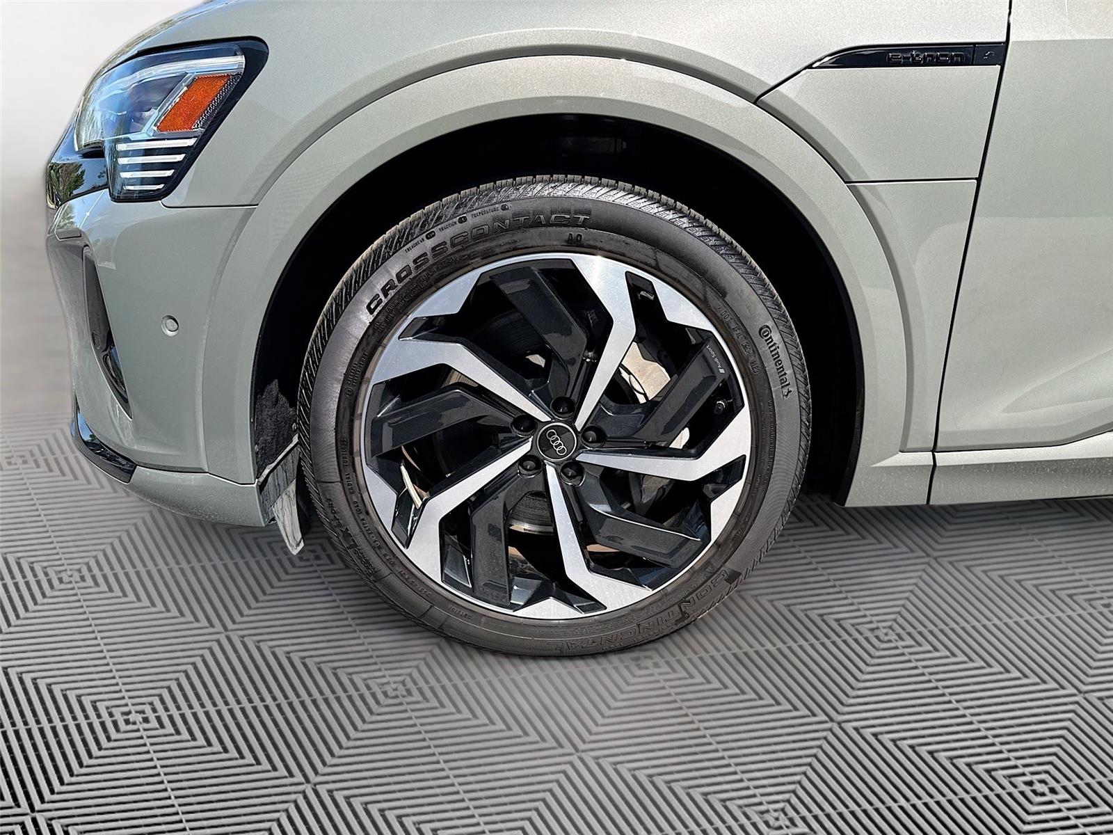 2024 Audi Q8 e-tron Premium Plus