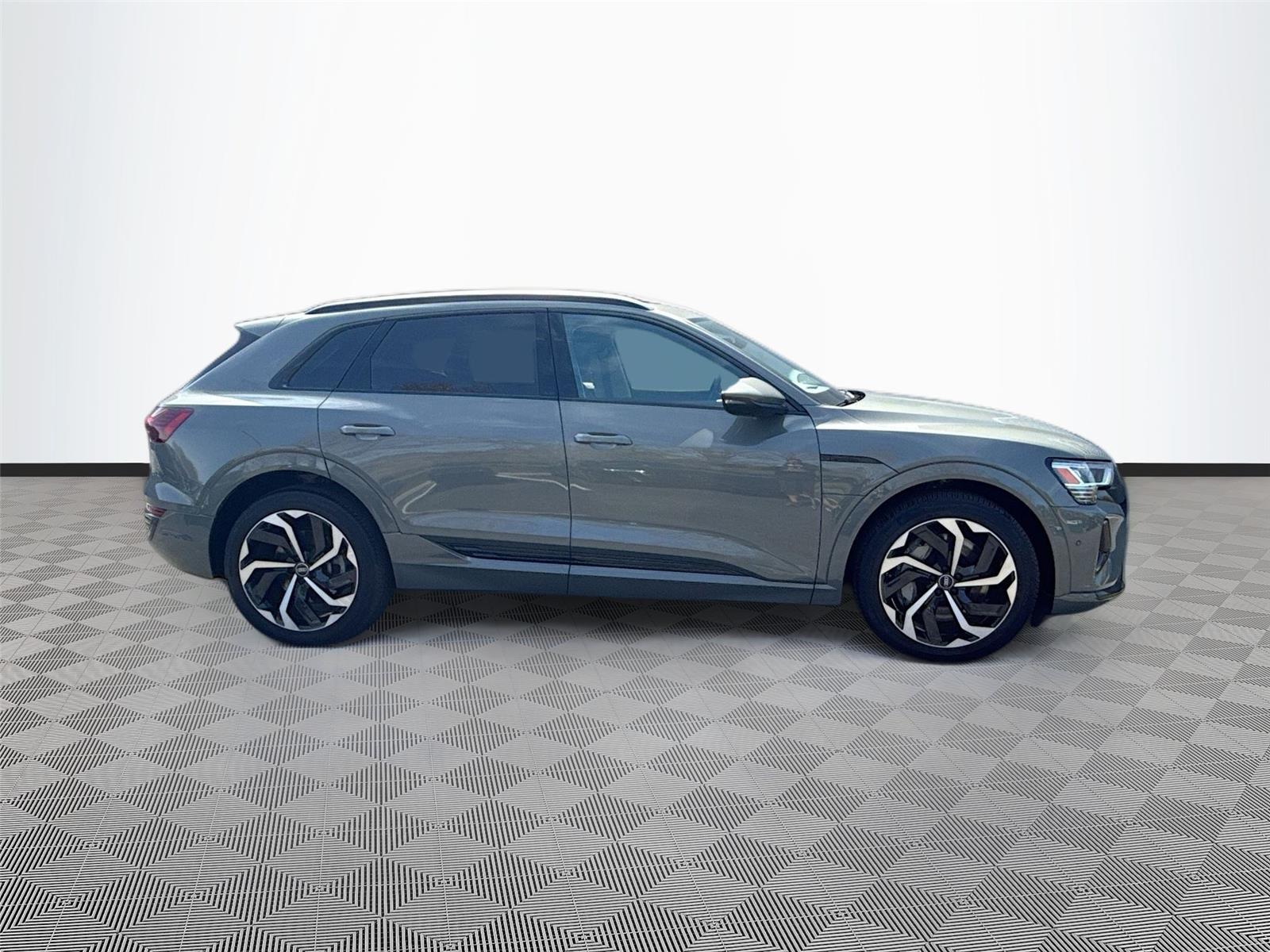 2024 Audi Q8 e-tron Premium Plus