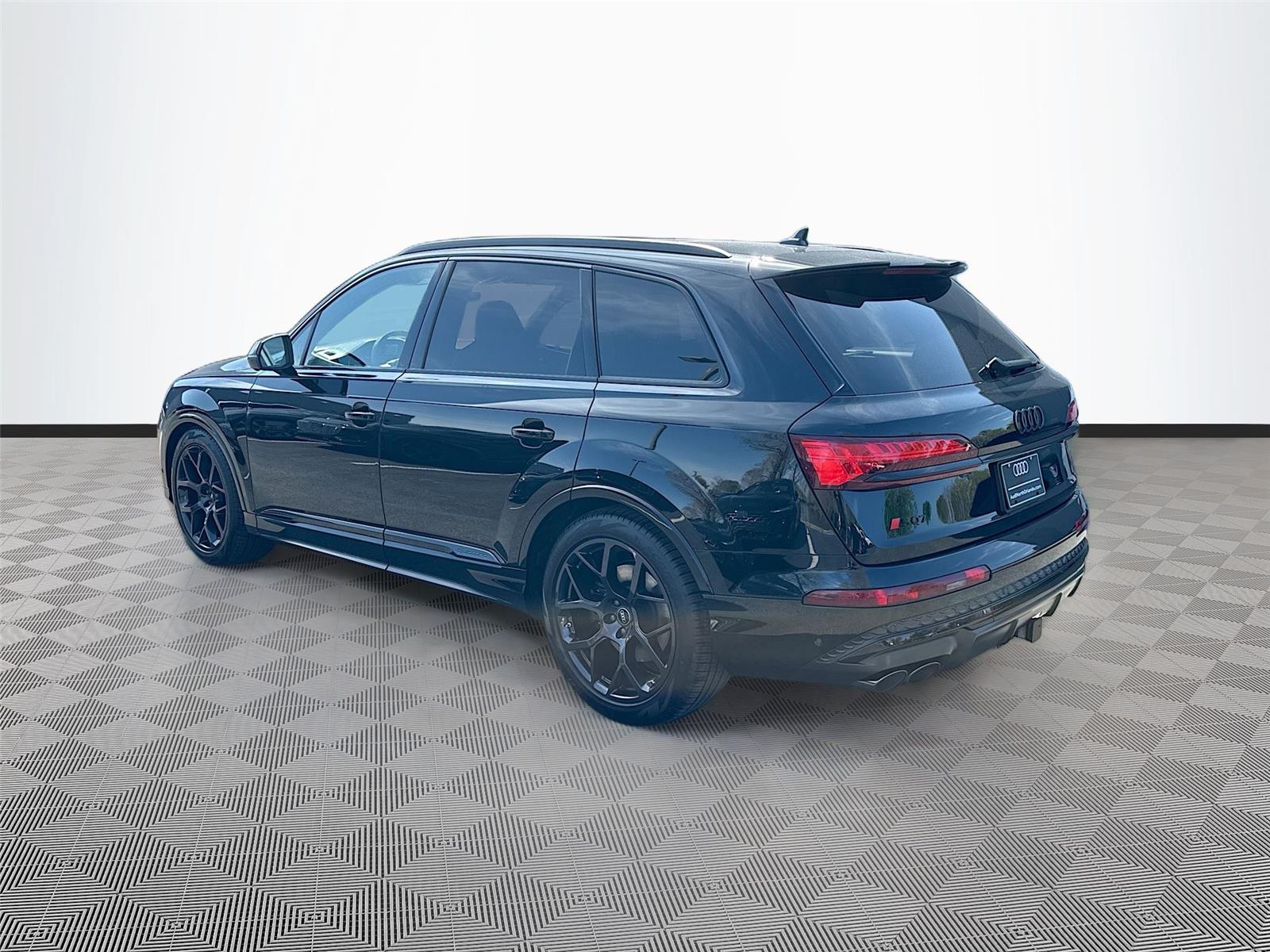 2026 Audi SQ7 Premium Plus