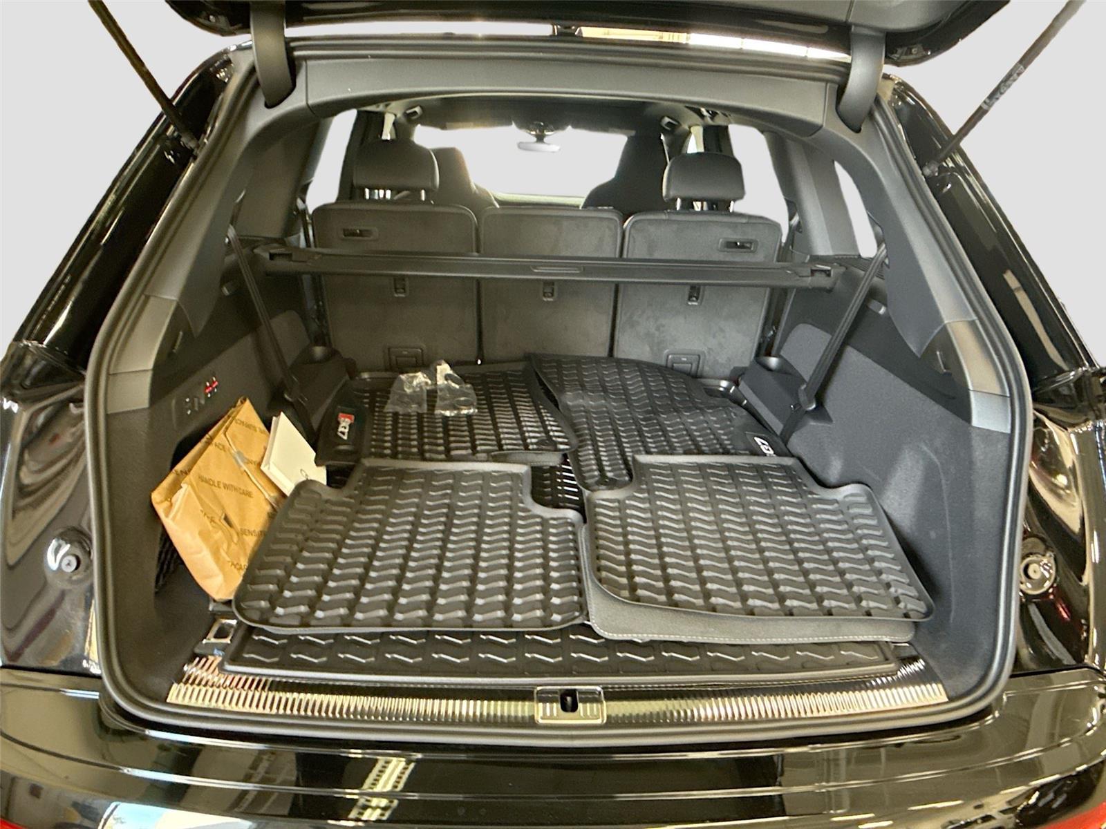 2026 Audi SQ7 Premium Plus
