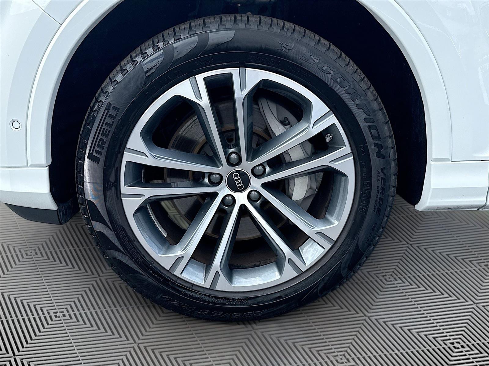 2025 Audi Q7 Premium