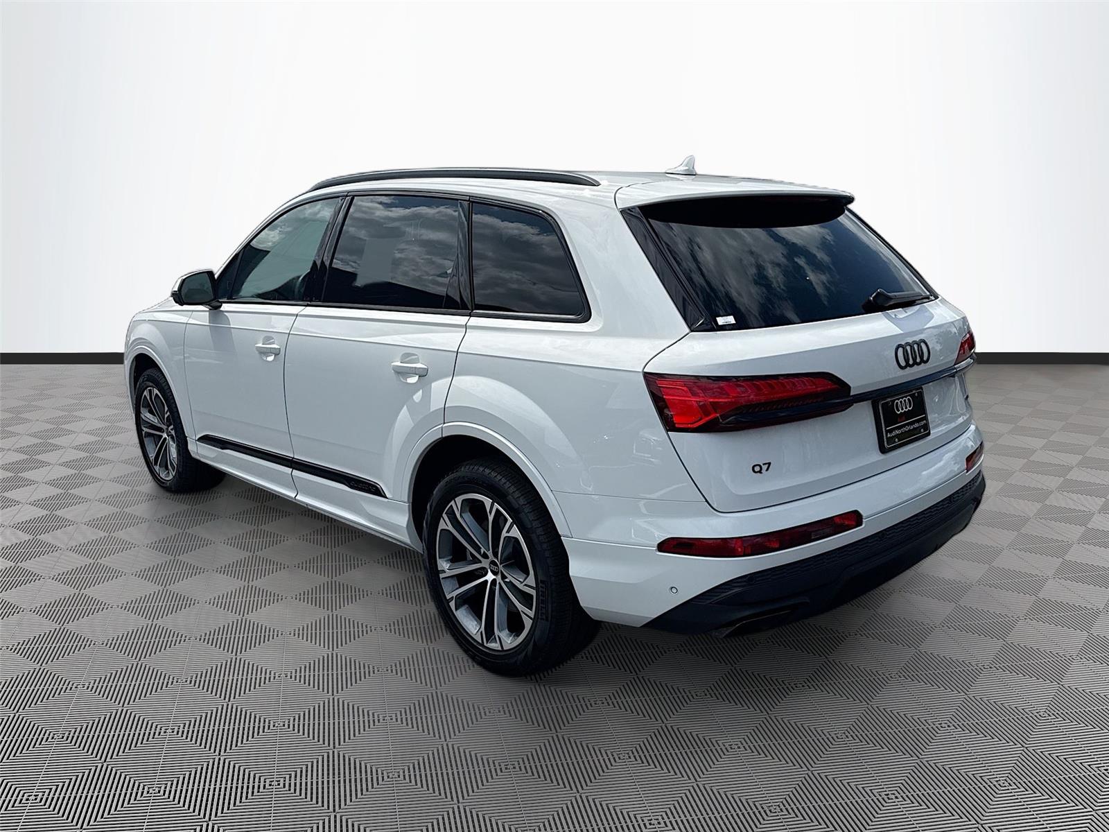 2025 Audi Q7 Premium