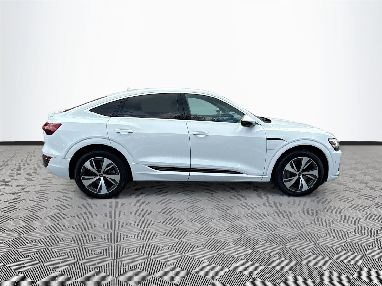 2024 Audi Q8 e-tron Sportback S line Premium Plus