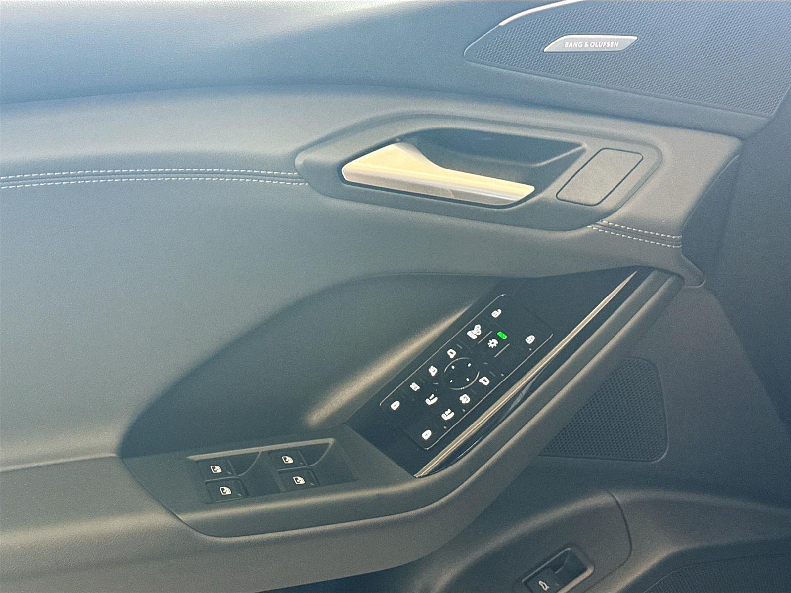 2025 Audi Q6 e-tron Premium Plus