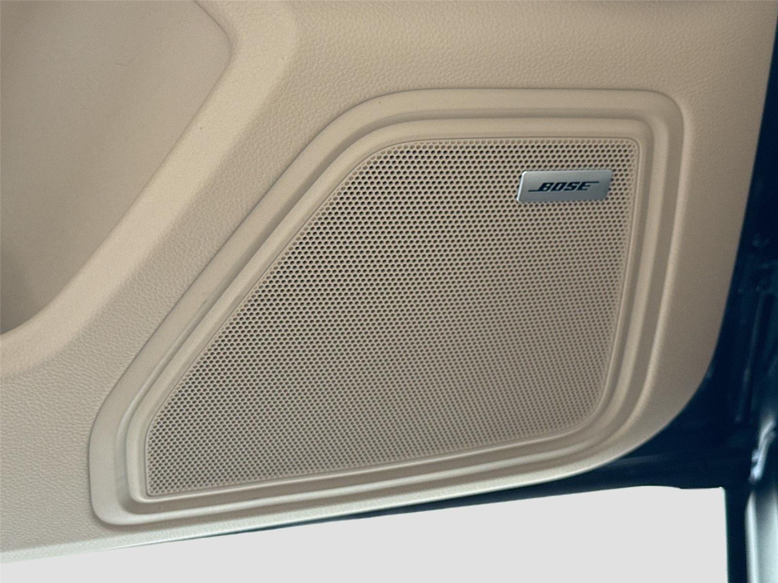 2025 Porsche Macan T