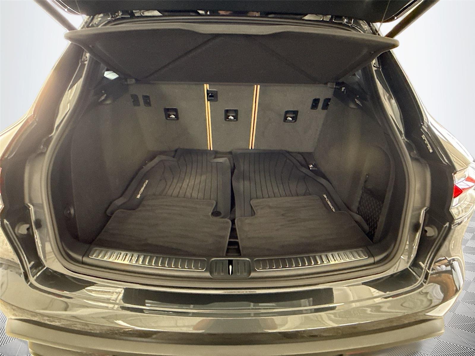 2025 Porsche Macan T