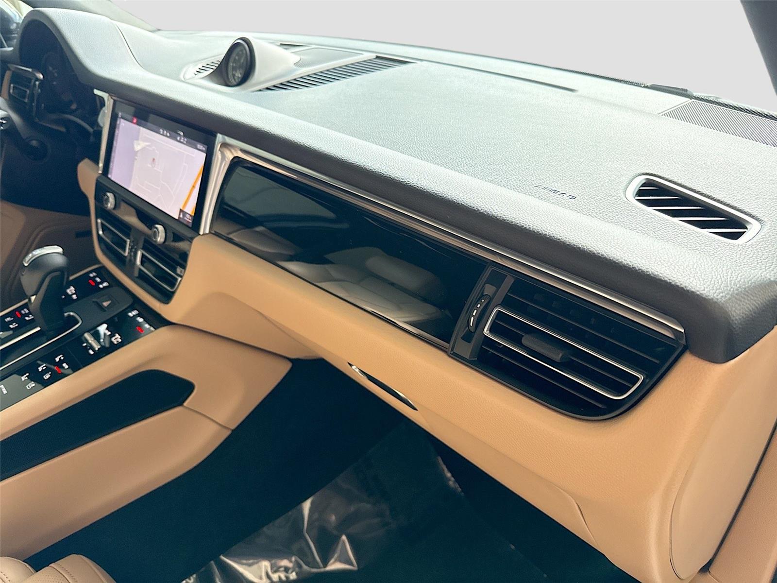 2025 Porsche Macan T