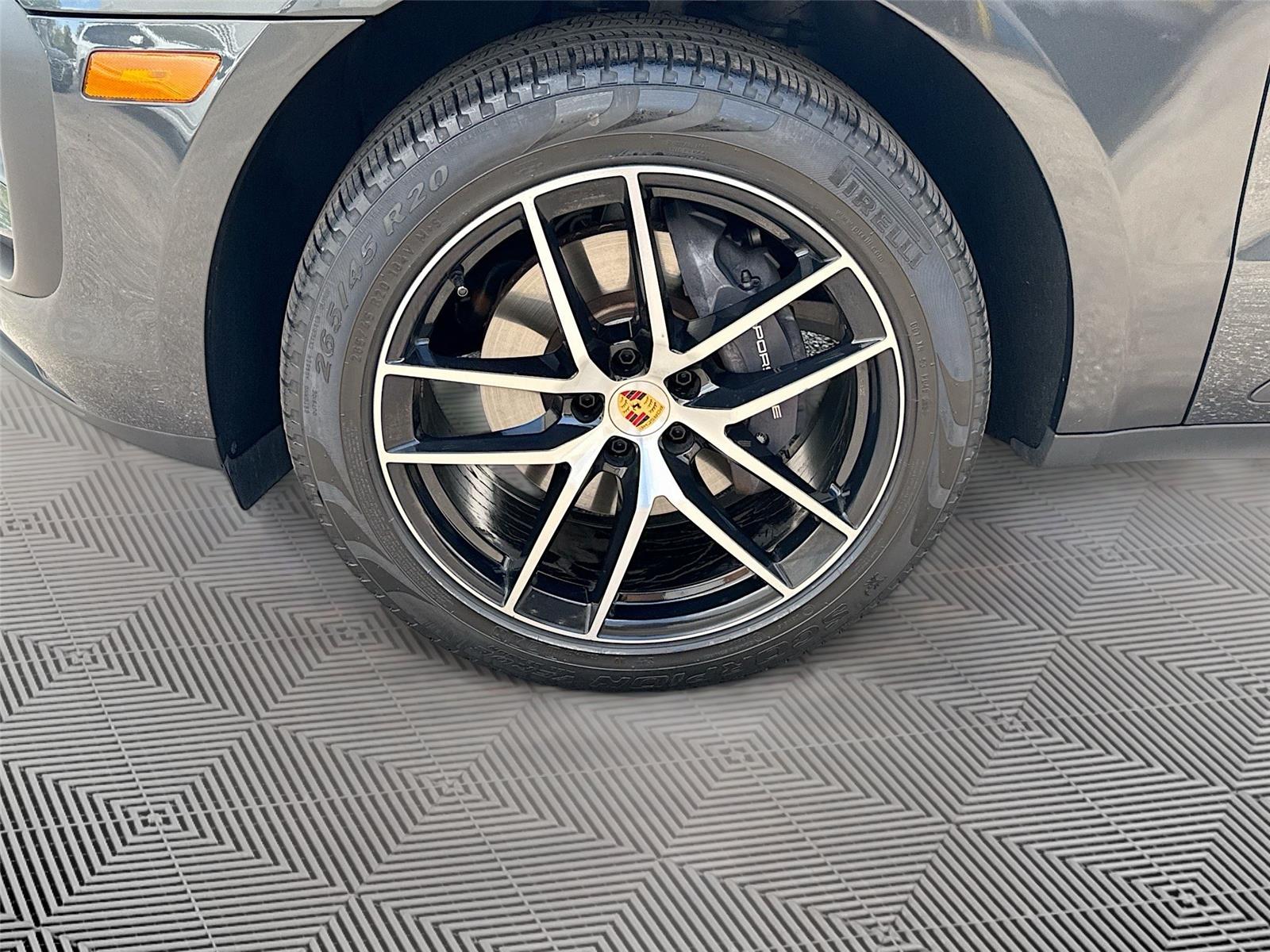 2025 Porsche Macan T