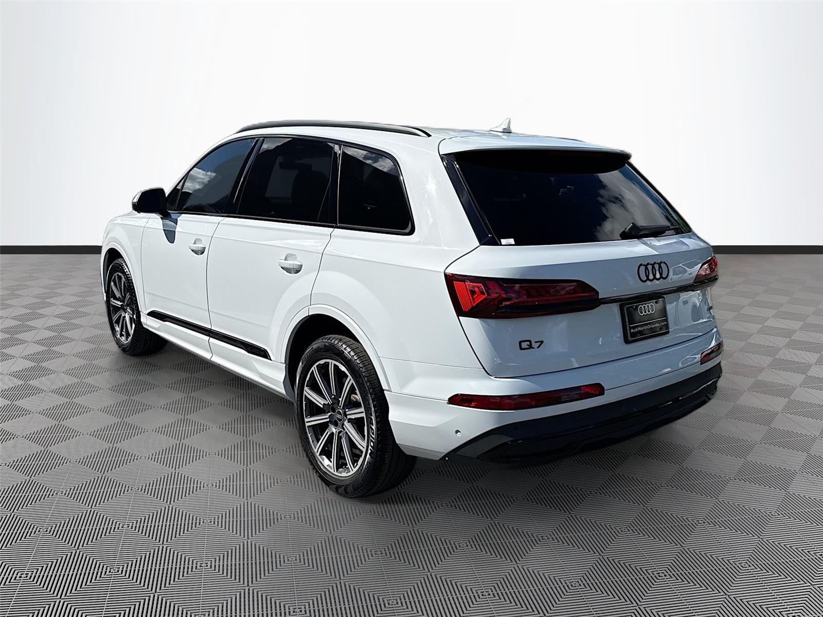 2023 Audi Q7 Premium Plus