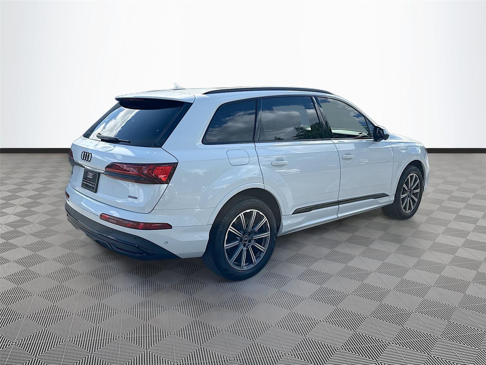 2023 Audi Q7 Premium Plus
