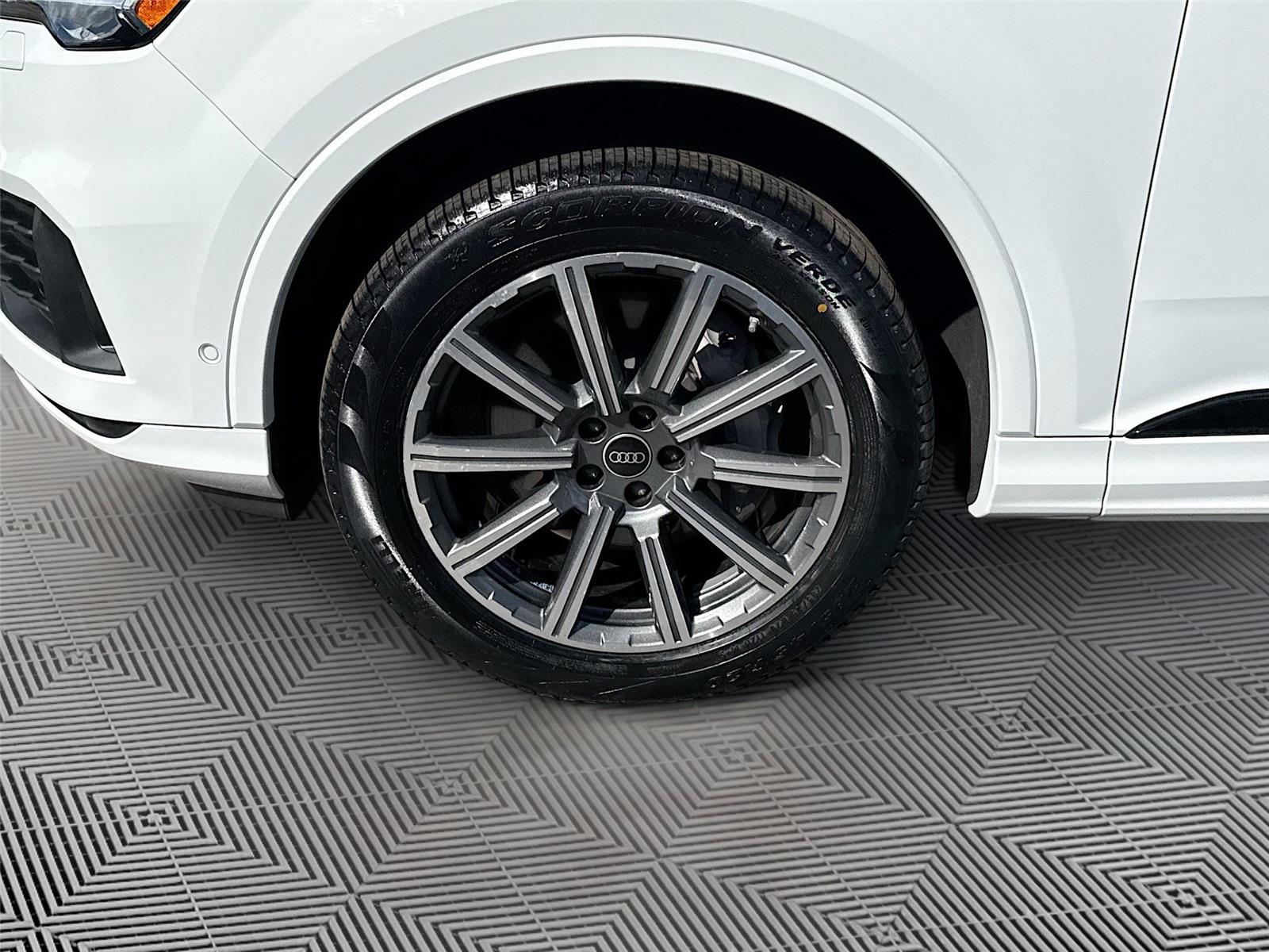 2023 Audi Q7 Premium Plus