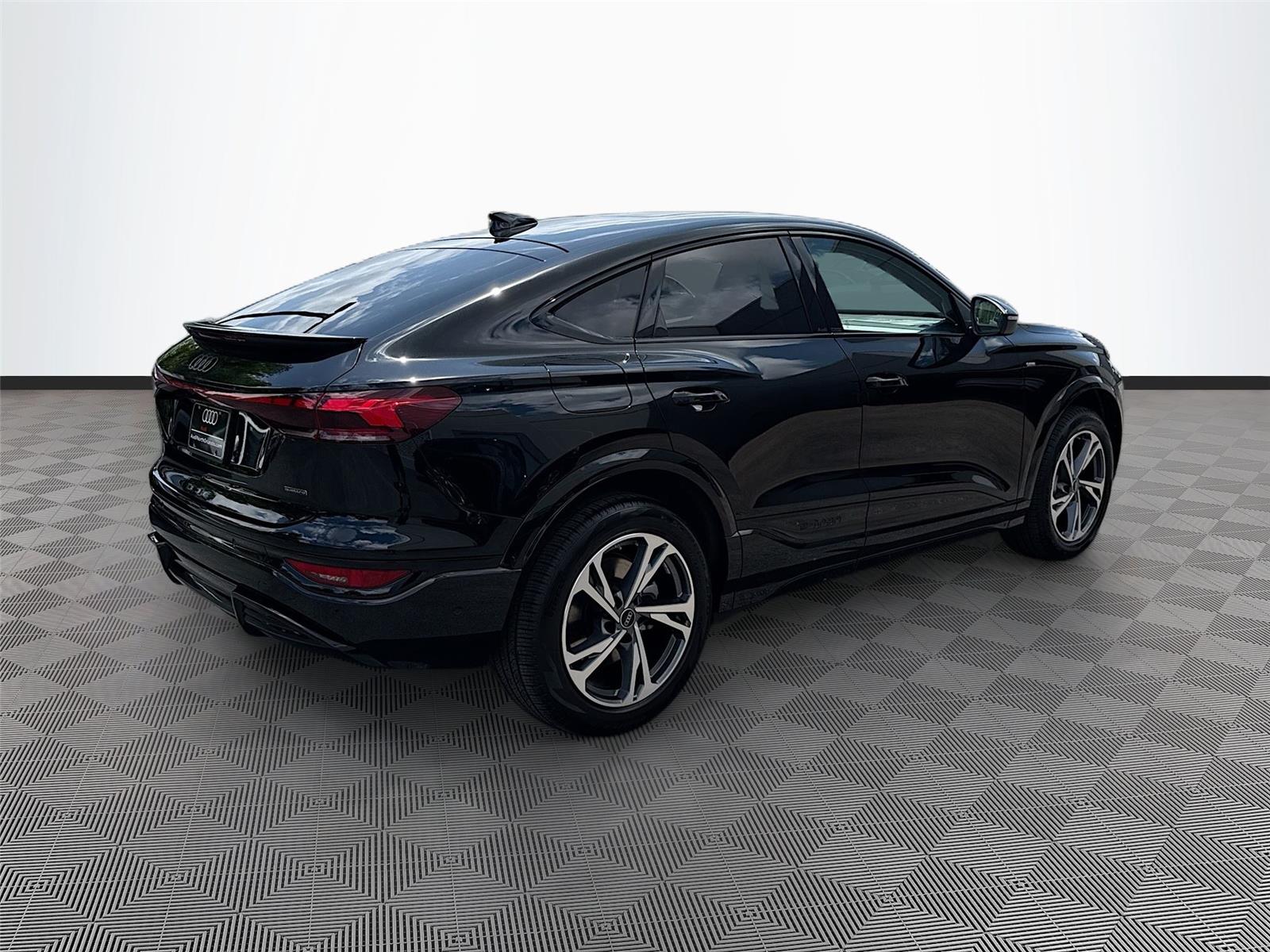 2027 Audi Q6 e-tron Sportback Premium Plus
