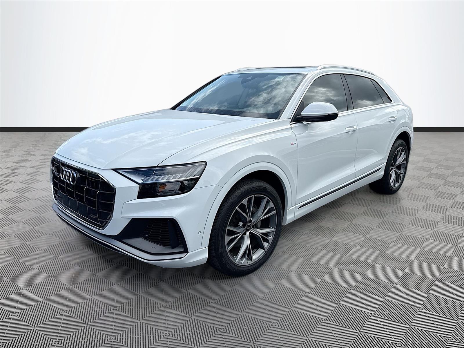 2023 Audi Q8 Premium Plus