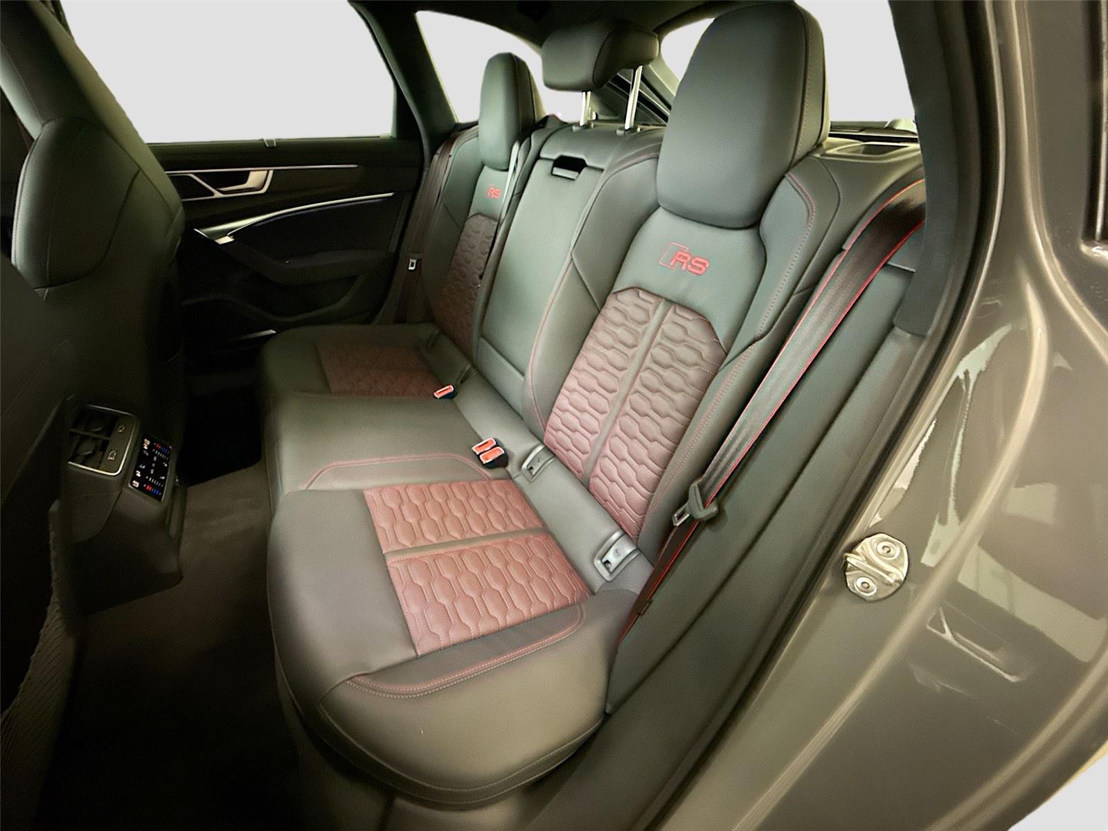 2026 Audi RS 6 Avant performance