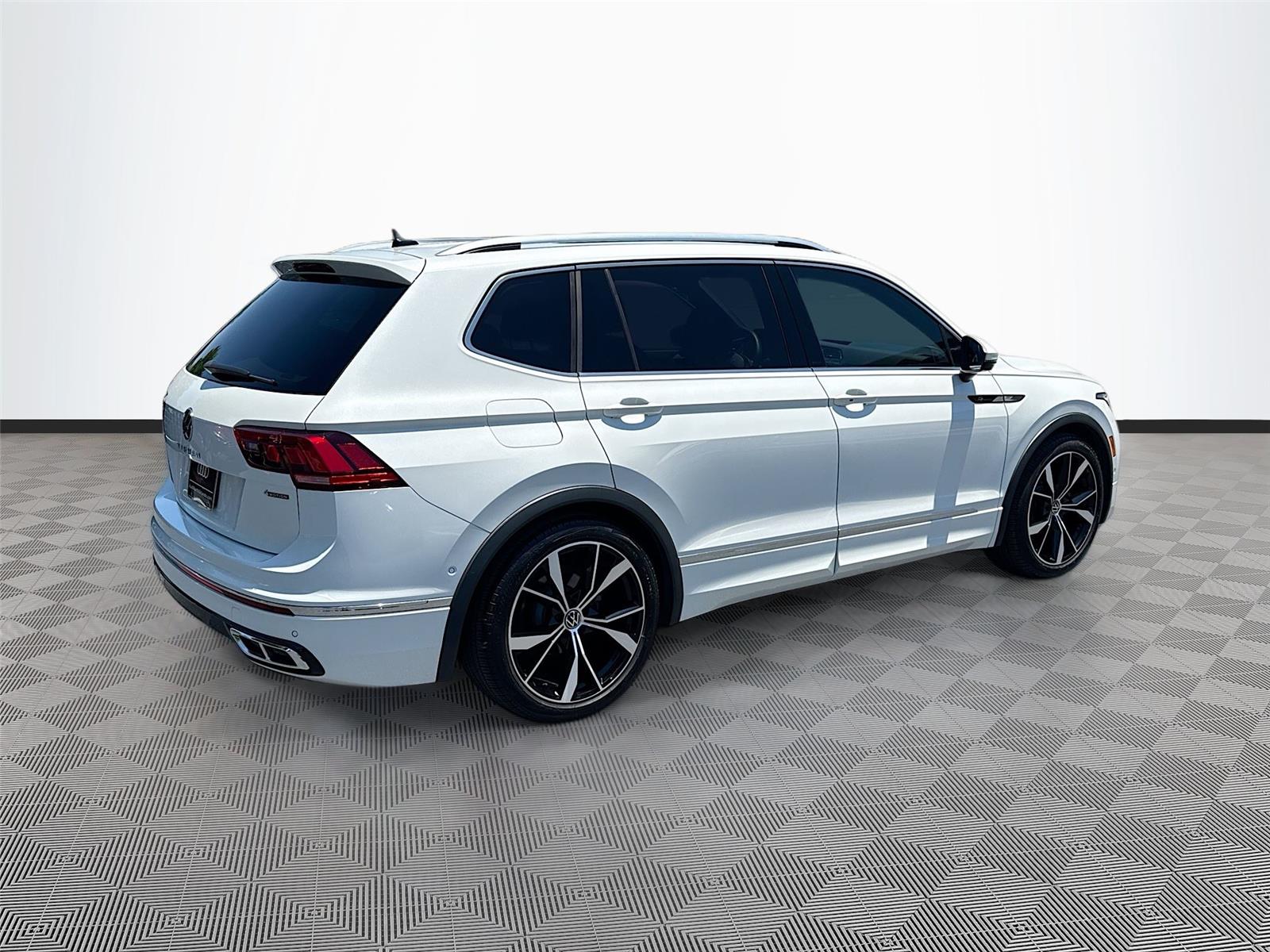 2024 Volkswagen Tiguan SEL R-Line