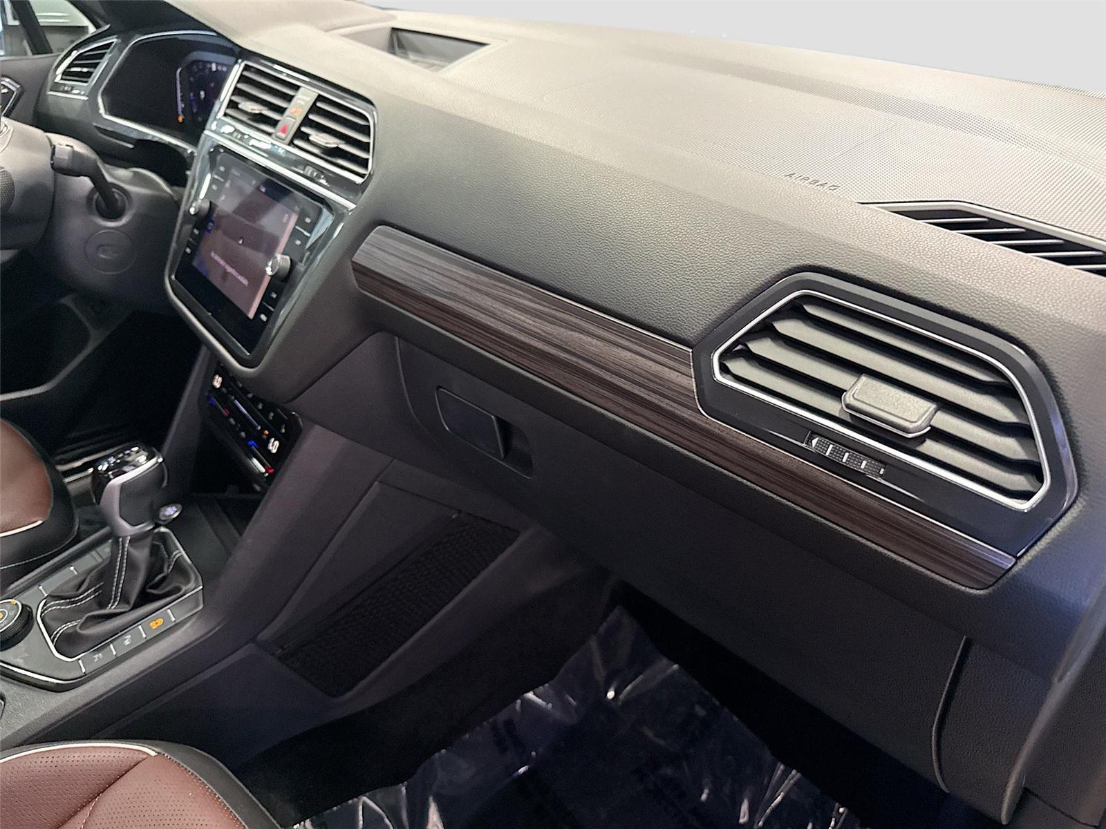 2024 Volkswagen Tiguan SEL R-Line