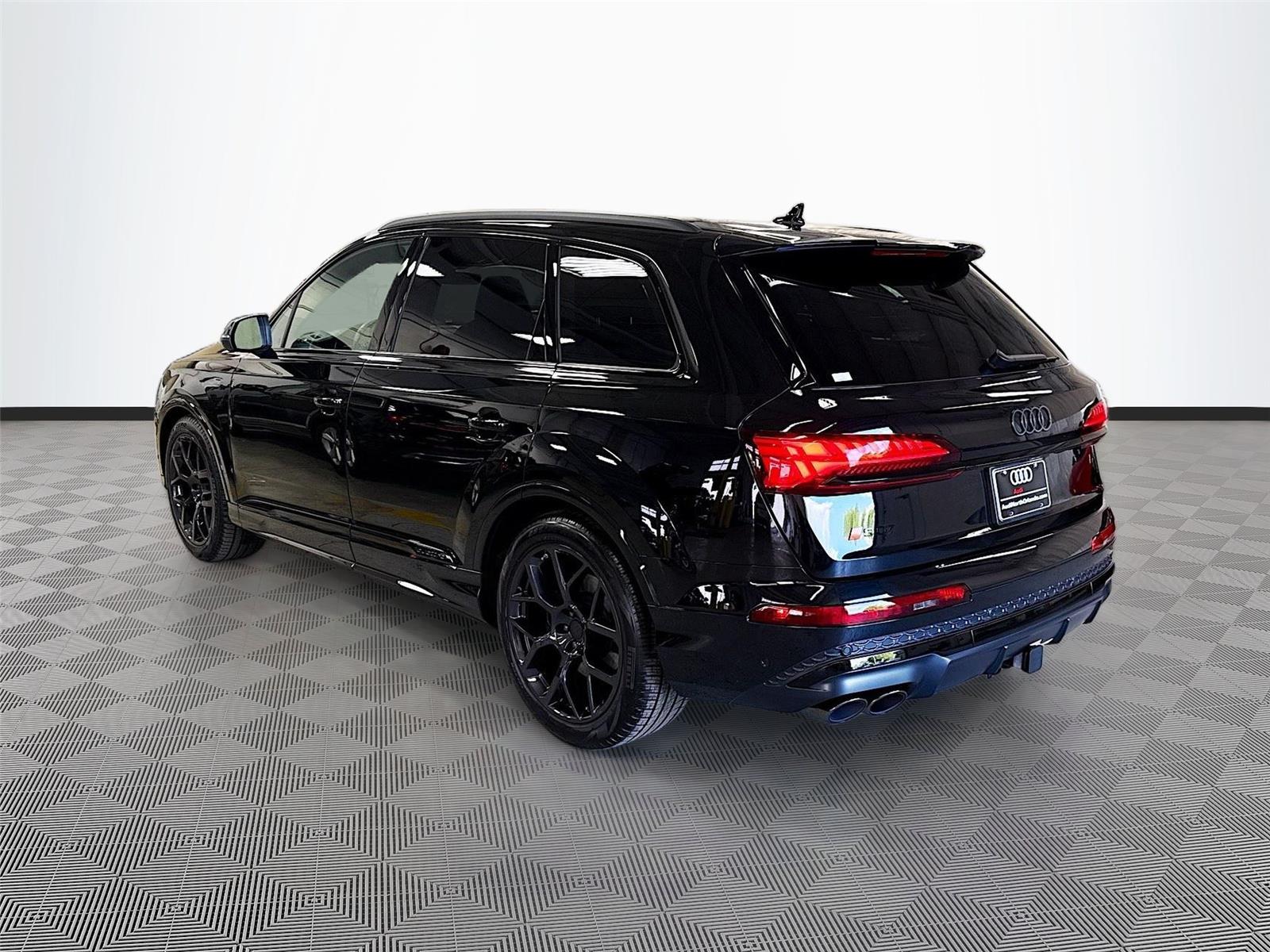 2026 Audi SQ7 Premium Plus