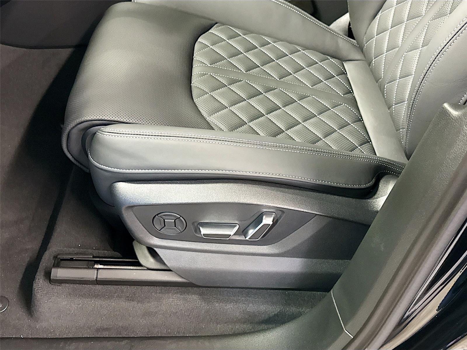 2026 Audi SQ7 Premium Plus