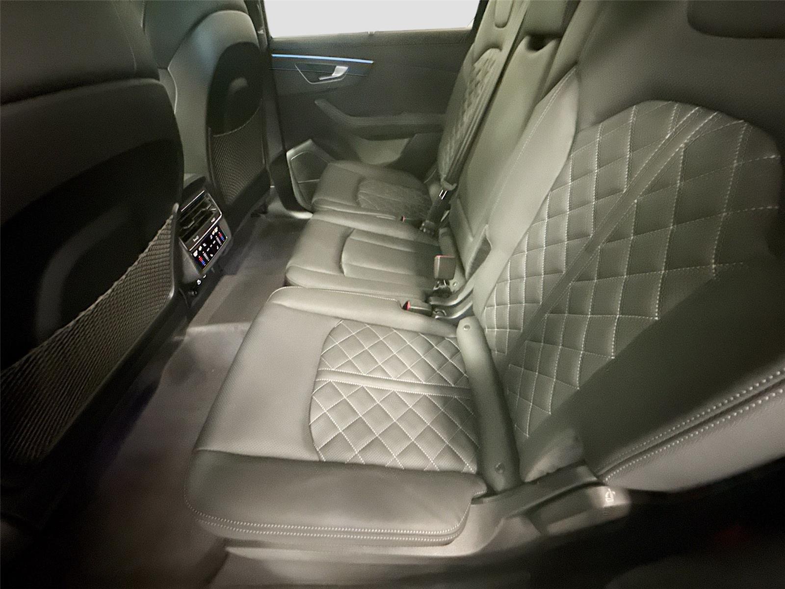 2026 Audi SQ7 Premium Plus